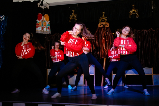 <span style="color: rgb(0, 0, 0);">﻿Танцевальная студия</span>